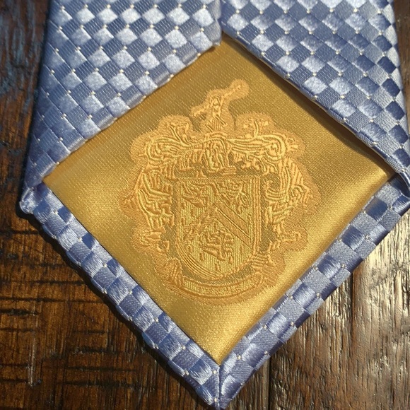 DONALD  J  . TRUM - SIGNATURE COLLECTION!! - Picture 3 of 10